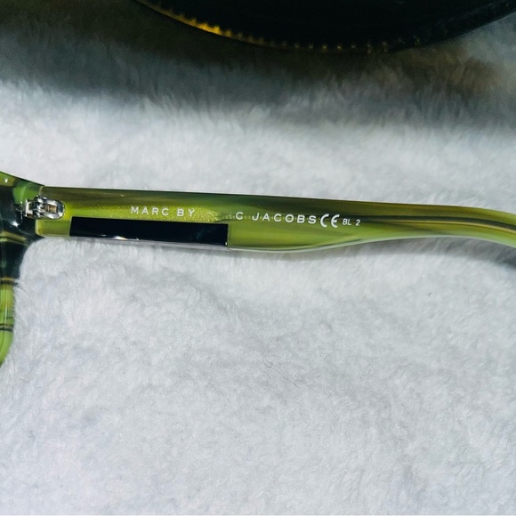 Marc by Marc Jacob’s Sunglasses - Picture 6 of 8